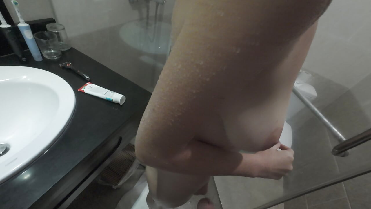 POV, notre routine coquine dans la salle de bain