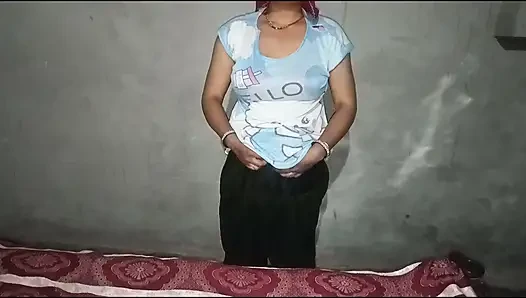 Genç Hintli Desi Köylü Üvey Kız Kardeş Net Hintçe Ses Kaydında Üvey Erkek Kardeşiyle Sert Sakso Çekmeye Çalışıyor