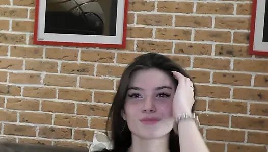 Unglaublich teen mit einer engen rosa muschi! Selbstgedreht