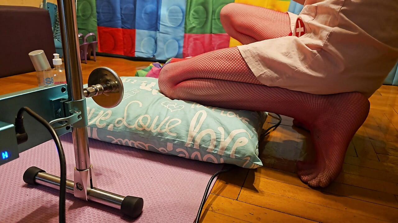 Riesige dildo-fickmaschine, grobe analsession