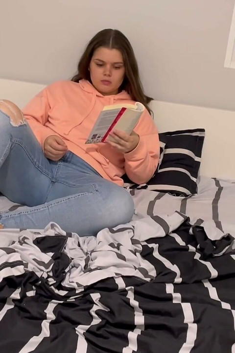 Reading and Farting in Jeans Compilation