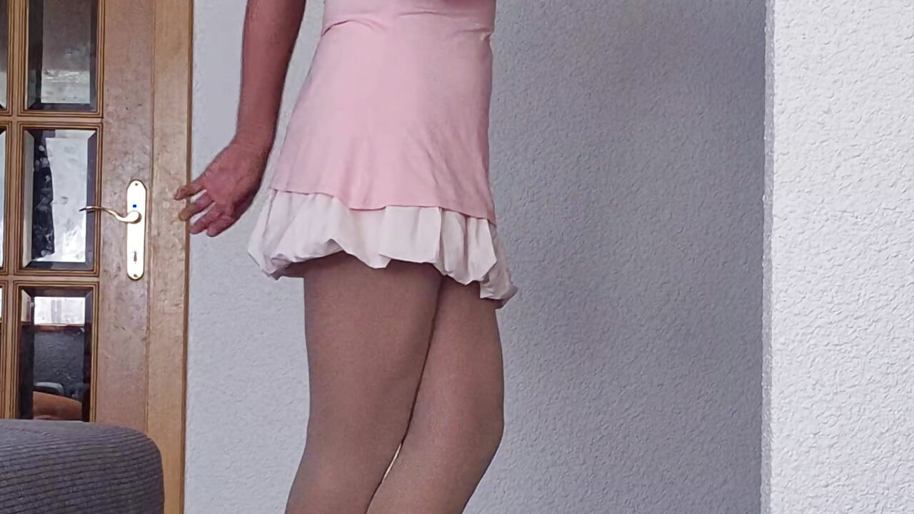 Härlig sissy Xunami i sensuella höga klackar