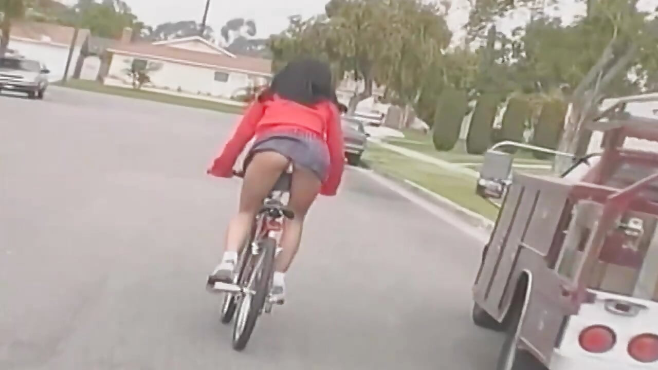 Sultry Brunette Spreads Wide and Rides Throbbing Cock Wildly