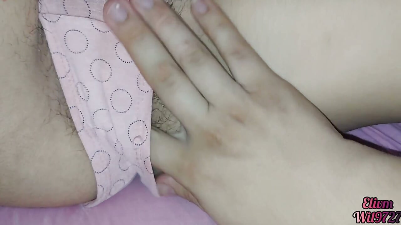 XXX Desi gra między arkuszami z przyrodnią siostrą