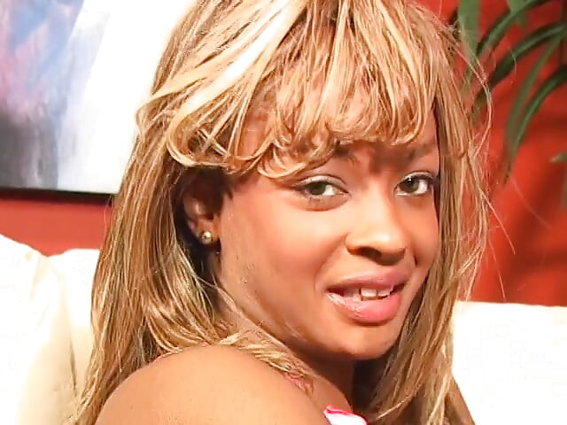 Black lesbian gets fucked with strap-on