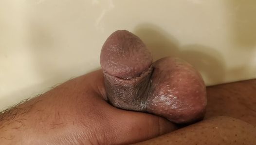 Arătând un penis micuț