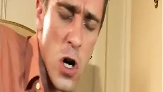 Blonde deutsche heiße mutter mit dicken möpsen wird in der retro-szene anal gefickt
