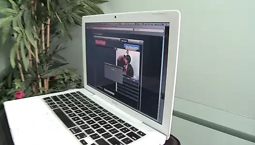 Orta yaşlı seksi kadını web'de sik