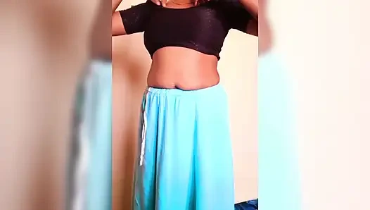 Pertunjukan toket amunisi amunisi ganti baju malam-malam dengan saree toket besar