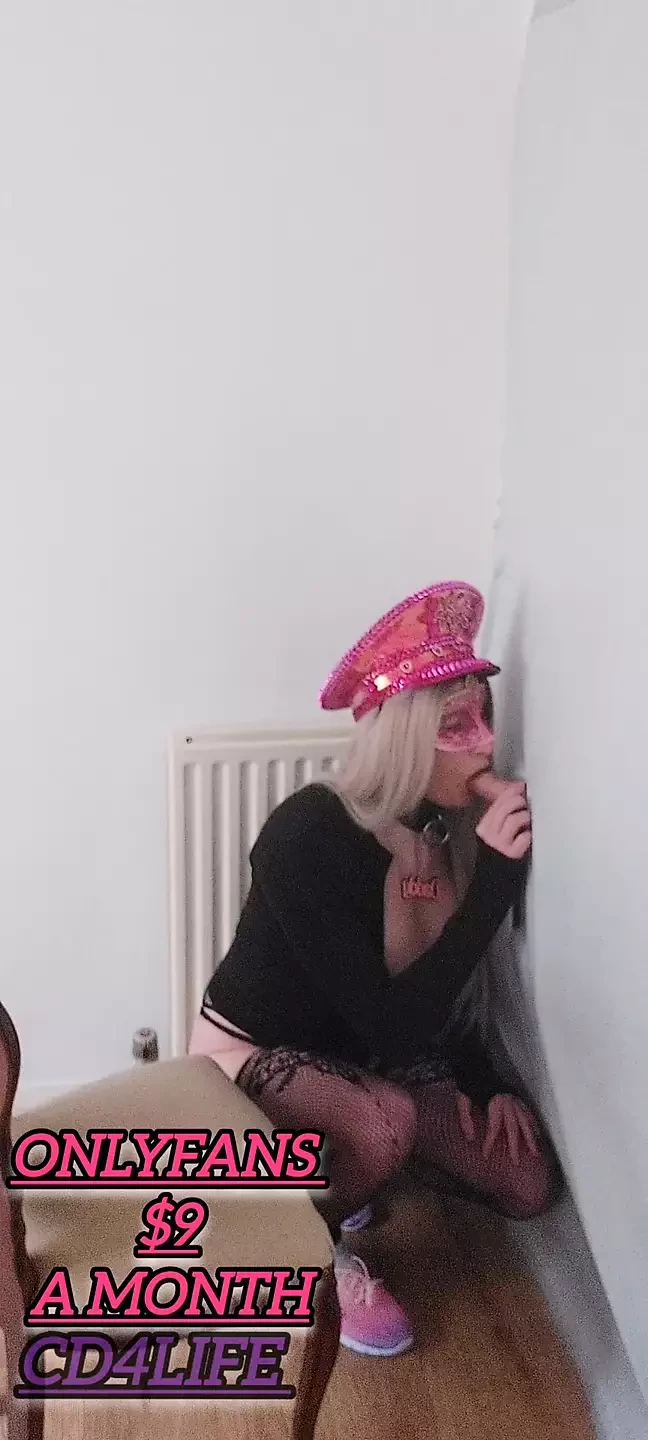Fan Comes round to fuck me through my gloryhole