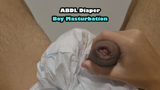 ABDL - diaper boy masturbação