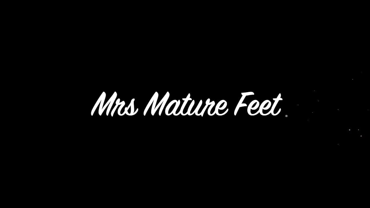 Mrs Mature Feet stripping nude and showing her stinky sandals 482