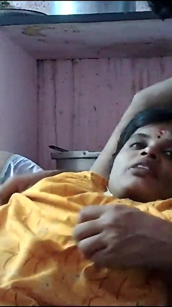 Detik emosi dari "isteri rumah kampung India bercium aaa"