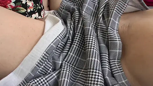 Милфа-брюнетка и юная блондинка в лесбийском сексе-табу