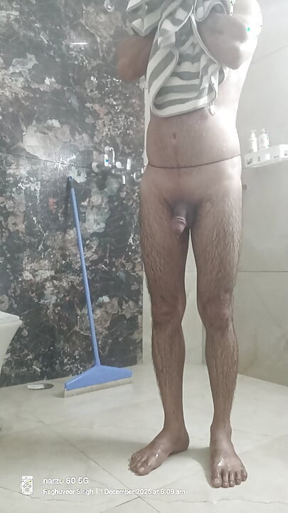 Cảnh sát Ấn Độ được tắm