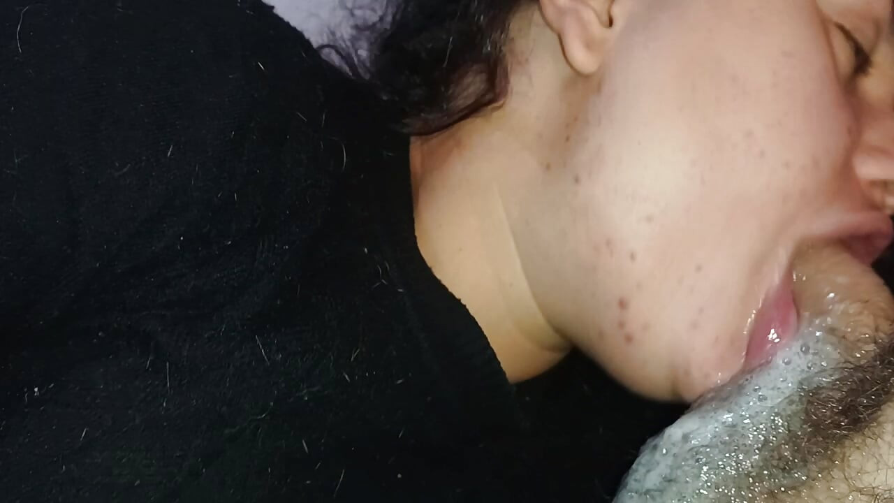 EXTREME CREAMPIE, FILLING THIS LITTLE MOUTH WITH SO MUCH CUM