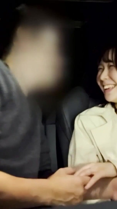 原始欲望和的爱。尽管她温柔的微笑，她还是把我们弄湿了 | 短片 1