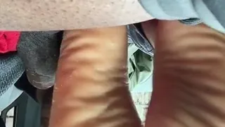 Cumming on her toes 