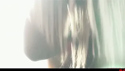 Holly Kiss и Hannah Shaw получают ее киску, которую использует женщина