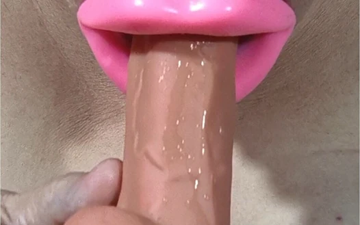 Was für ein großer mund, wenn sperma tropft, wenn sie pläst