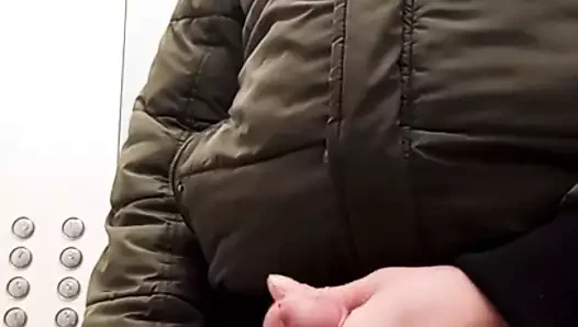 asansörde ilk kez masturbasyon yapmak