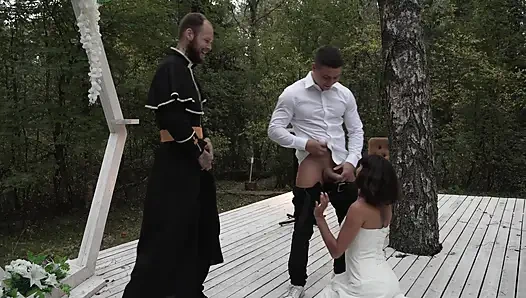 Похоже свадьба пошло не по плану? или тройничок должен быть таким?