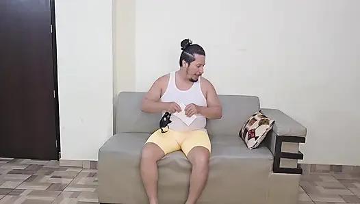 Ich stecke den schwanz meines stiefvaters in meinen arsch und er lässt sein sperma in mir