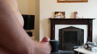 Wideo masturbuje się pierścieniem kutasa dla żony