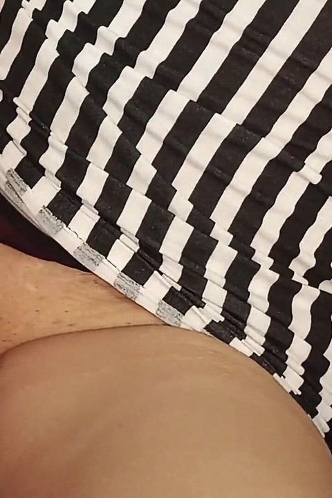 La mia prima doppia penetrazione mangio due cazzi un ragazzo, il mio dildo la mia vagina finisce per schizzare.