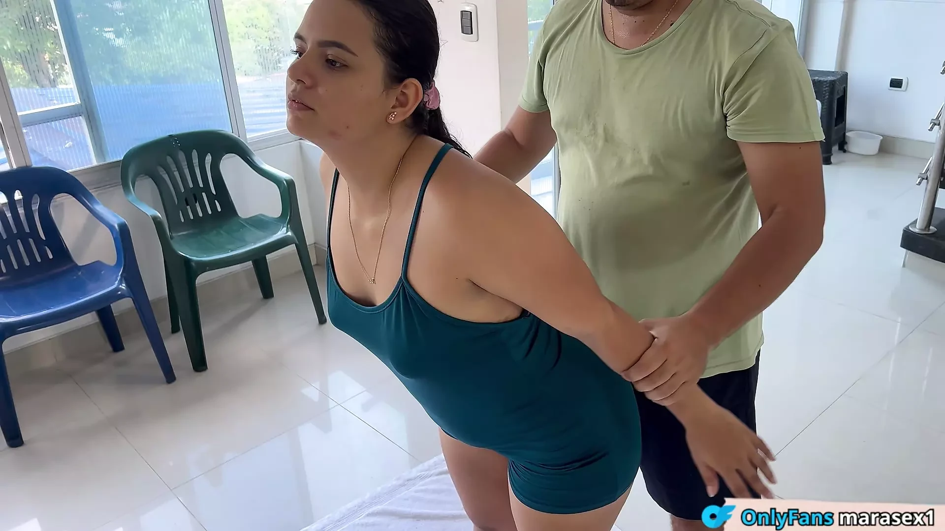 Je séduis mon coach de gym et la classe obtient vraiment