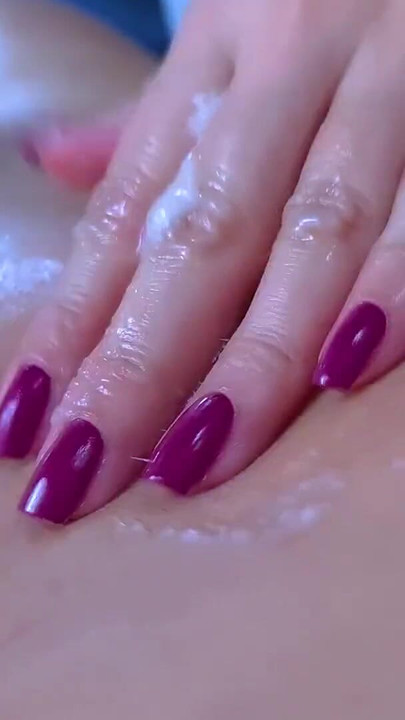 Episkt ögonblick från "teeny nails, enorma belastningar - stygg granne naglar nördar"