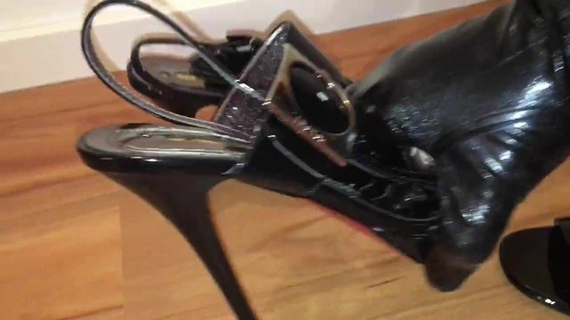 Fucking an cumming on neighbor's black sandals