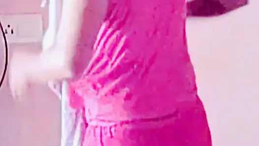 Büyük memeli evli eski kız arkadaşım elbisesini değiştiriyor videosunu gönderdi