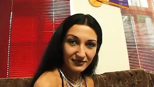 Tante sange ini lagi asik muasin memek be basahnya