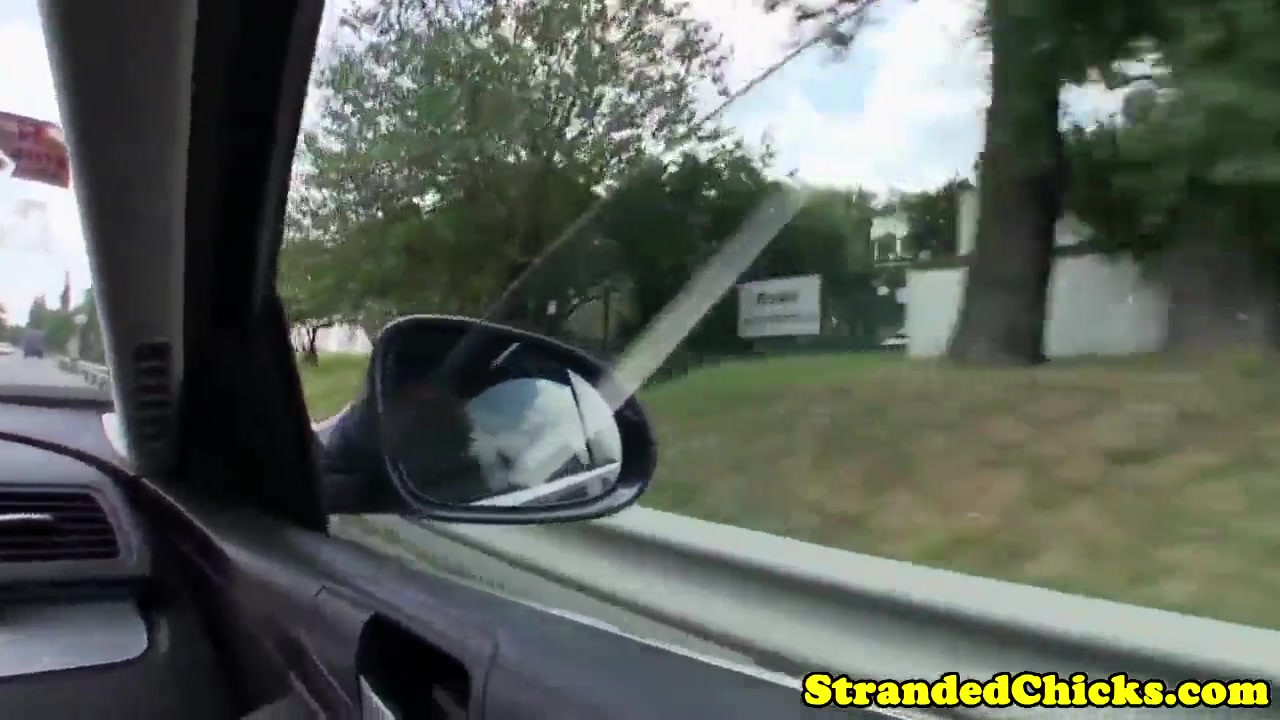 被困的匈牙利少女为了搭便车而被颜射