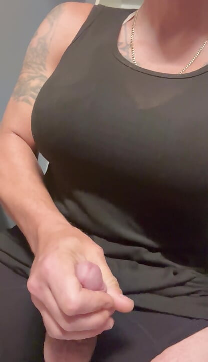 HUGE TITTY TRANNY REALLY NEEDED TO CUM!!