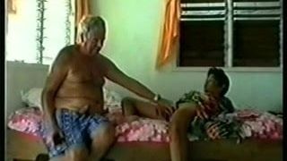 El abuelo ama tailandés 1