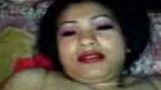 Asiática bbw prostituta fuma enquanto ela fode