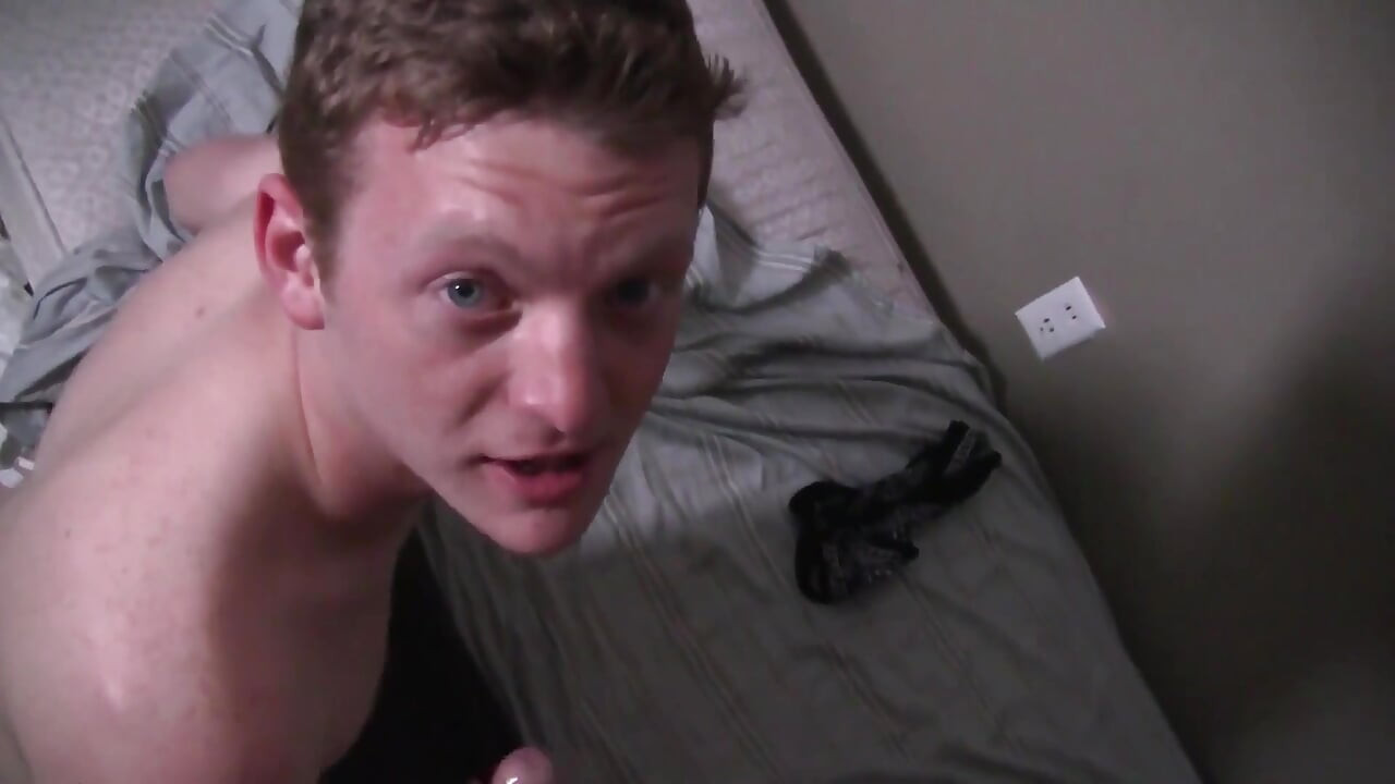 红发 18 岁被干并被深无套粗暴抽插