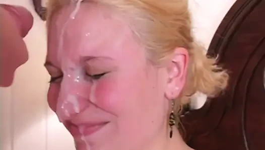 Verzweifelte amateure, leia, heiße blondine mit dicken titten, bekommt ihre enge muschi von einem großen weißen schwanz hart geritten und bekommt ihre pret