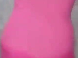 Tarian milf mesir seksi dengan lingerie merah muda