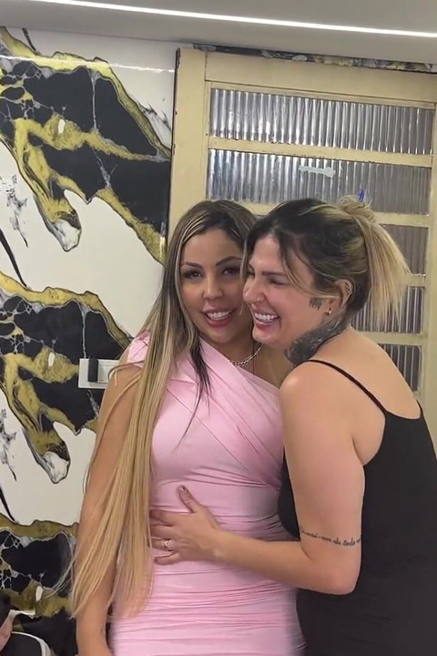Two Hot Blondes Making Out I Made Her Cum in My Mouth All Wet What a Delight and My Husband Put His Cock in Her Pussy
