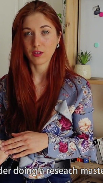 "JOI FR (ENG. SUBS) - üniversite öğretmeninizin size talimat vermesine izin verin" den büyüleyici bir an.
