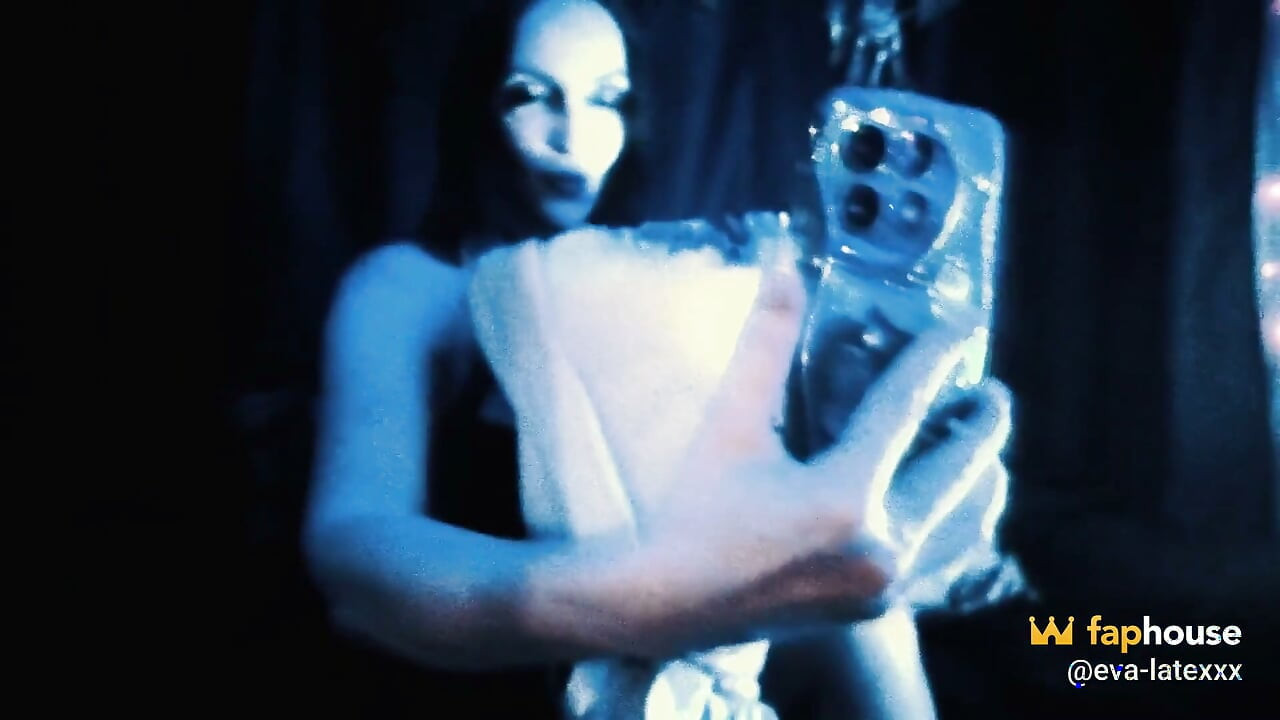 Bà chủ mông to tôn sùng da nóng bỏng eva latex bdsm solo giày cao gót femdom
