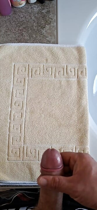 Banyoda tatmin oluyor