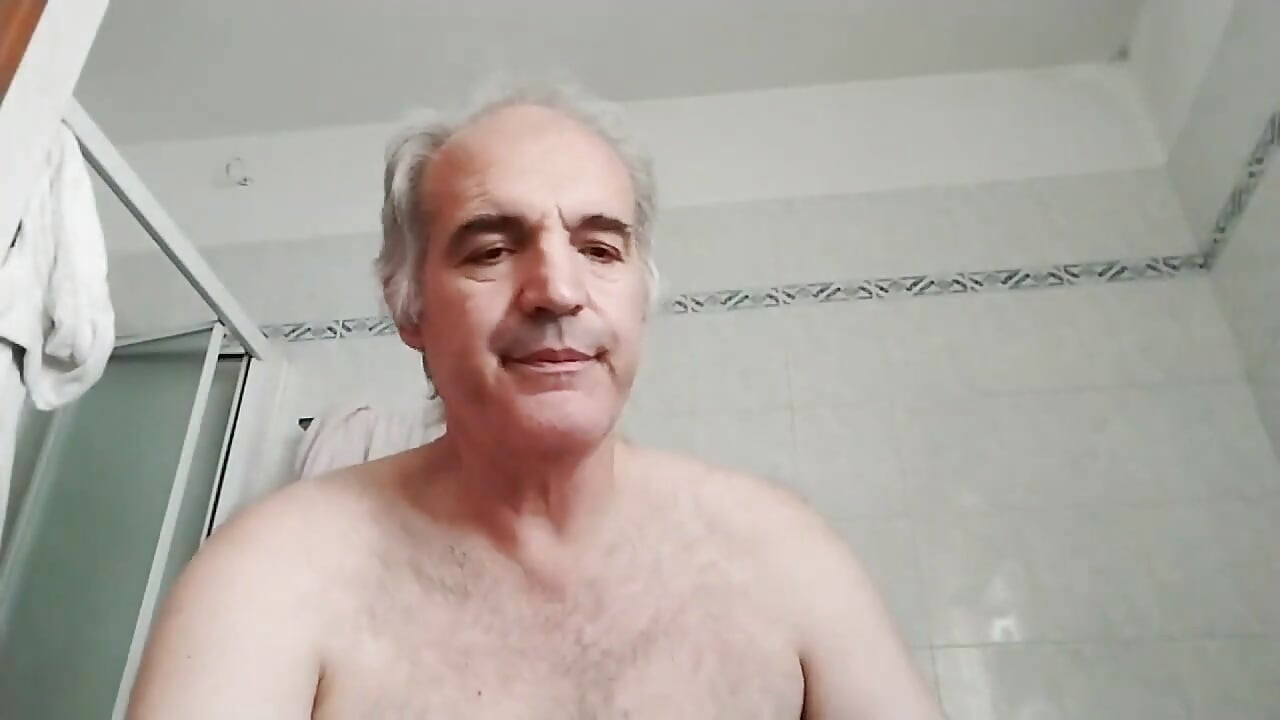 הפנים שלי והזין שלי ובתי השחי שלי בחזית!