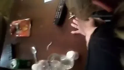 老公在打电话，老婆出轨