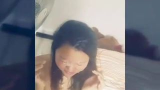 アジア人女性の口ファックと顔射