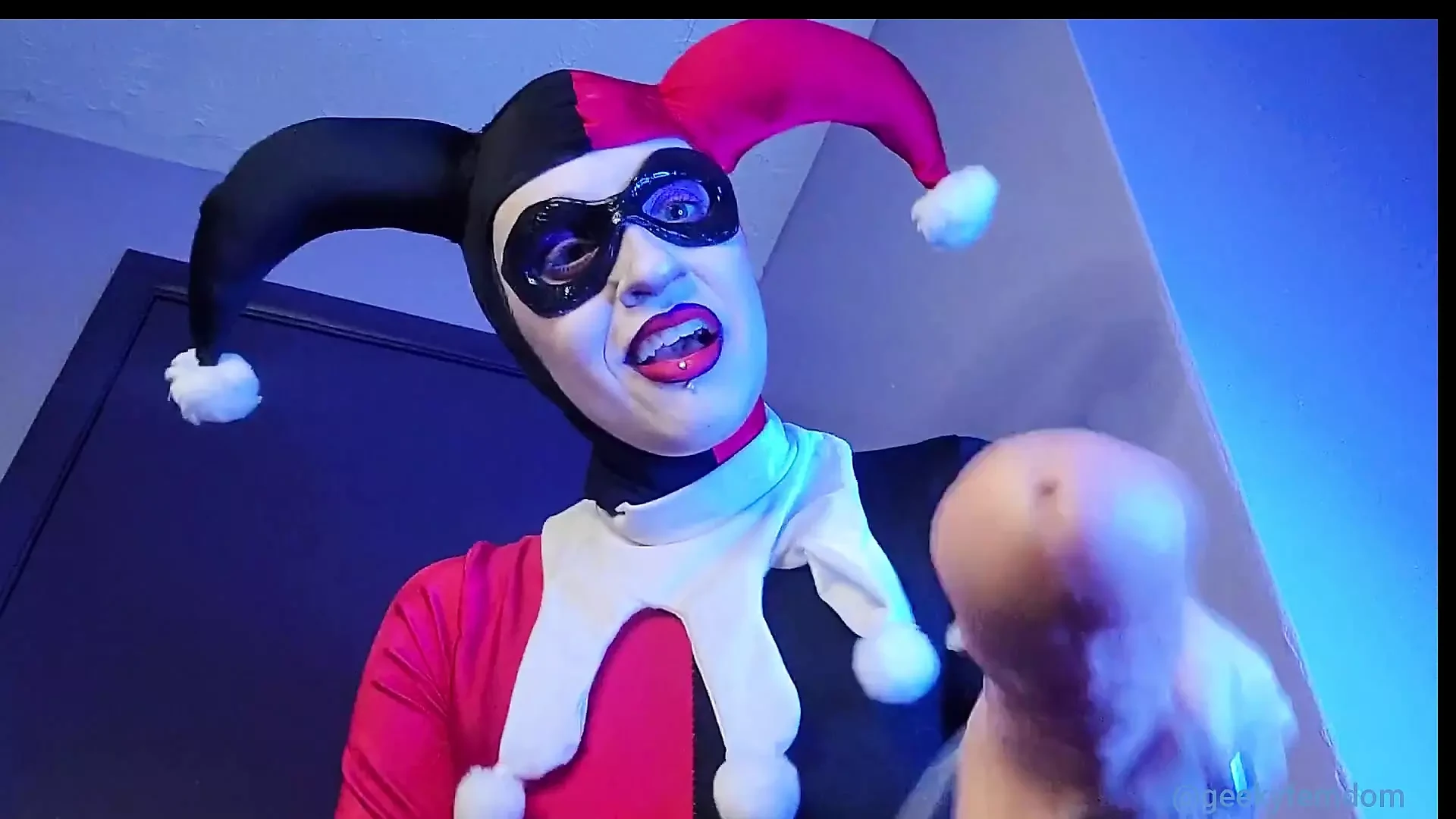 Harley Quinn dominuje