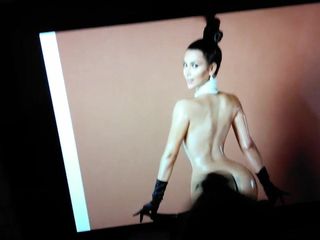 Cum tributo a Kim Kardashian